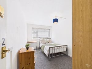 BEDROOM- click for photo gallery